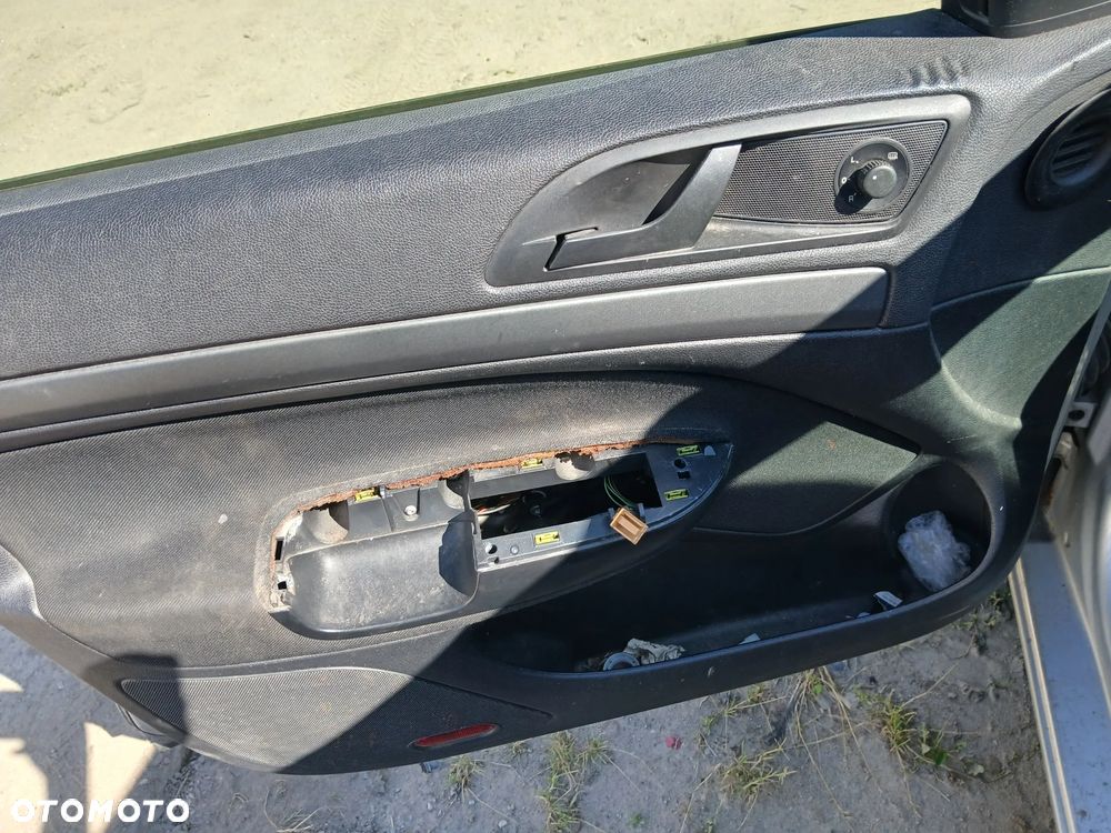 skoda octavia II 2 kombi LA7W fotel fotele kanapa deska kokpit podsufitka boczek boczki klamka - 3