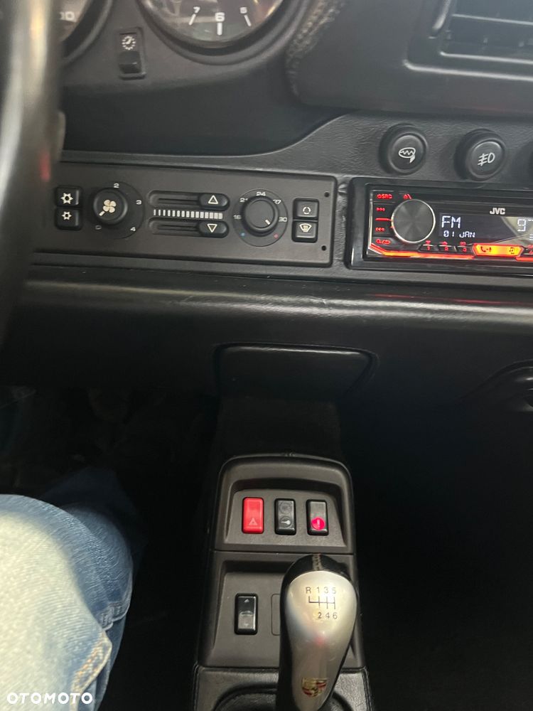 Porsche 911 Carrera - 35