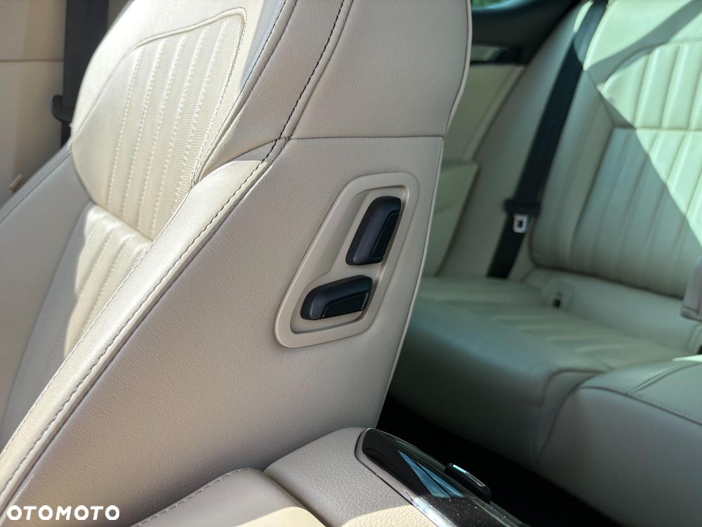 Skoda Superb 2.0 TDI L&K DSG - 25