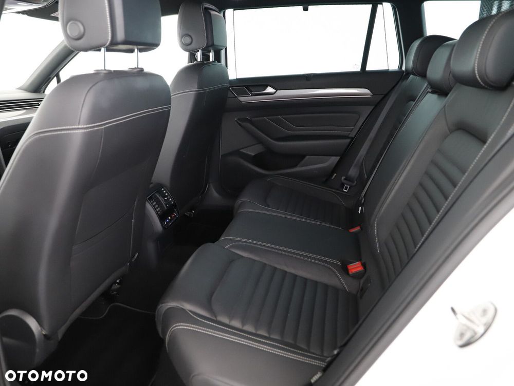 Volkswagen Passat - 10
