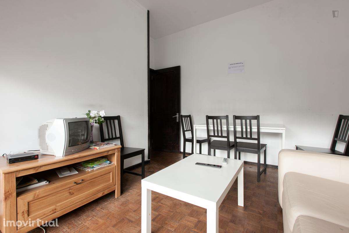 Quarto - localizado em Massarelos Porto - Grande imagem: 4/11