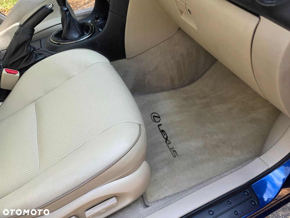 Lexus IS - 24