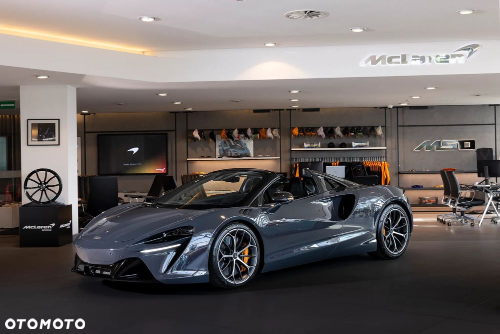 McLaren Artura - 2