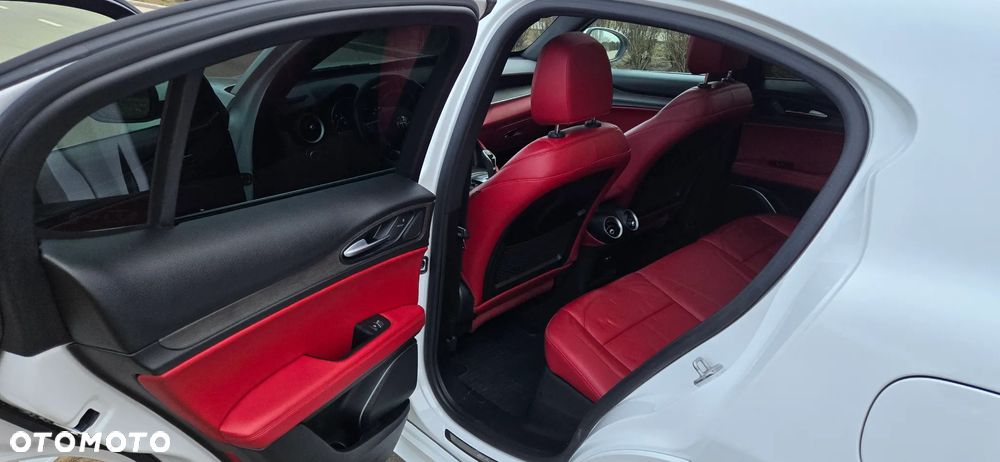 Alfa Romeo Stelvio 2.0 Turbo 16V AT8-Q4 Ti - 25