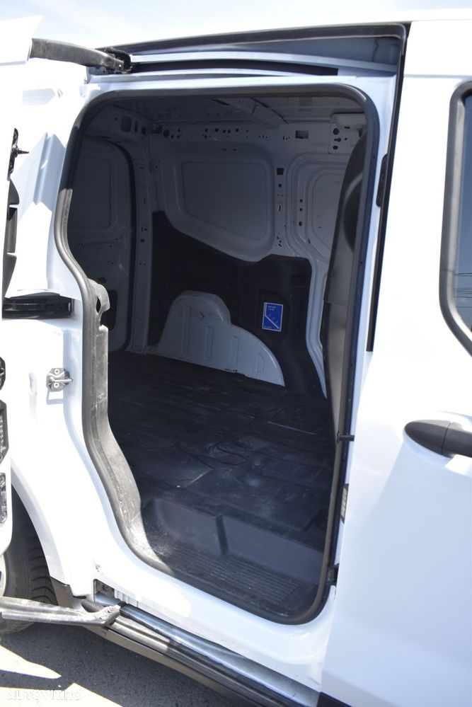 Ford Transit Courier - 10