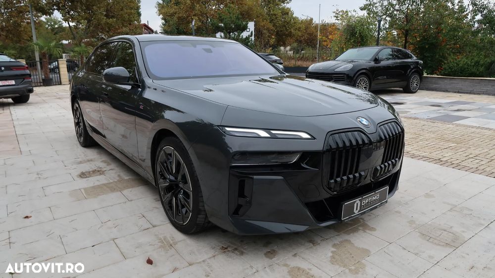 BMW Seria 7 740d xDrive MHEV - 33