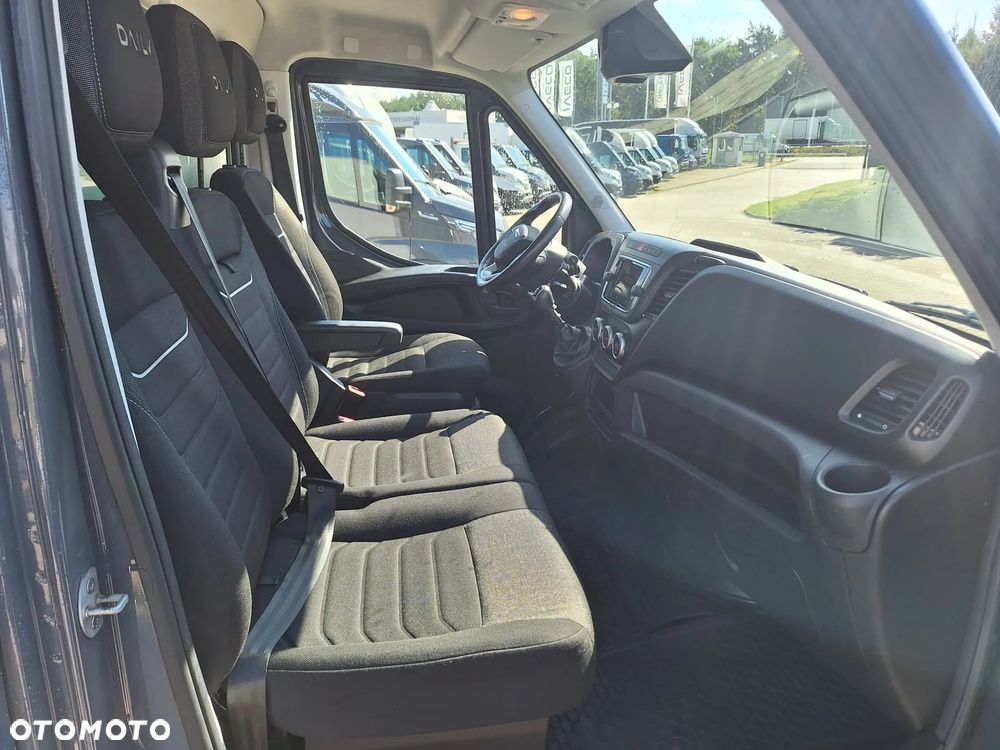 Iveco Daily 35S18 kontener 8EP / winda 750kg / krajowy / 3.0 180KM / LED - 17