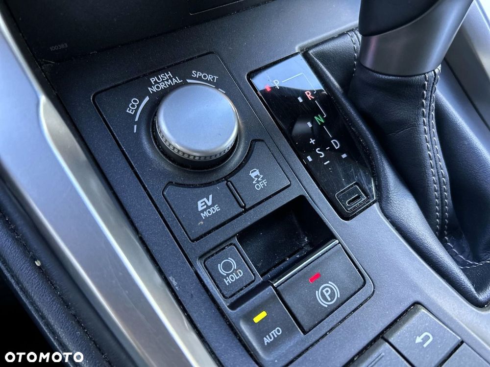 Lexus NX 300h Comfort AWD - 18
