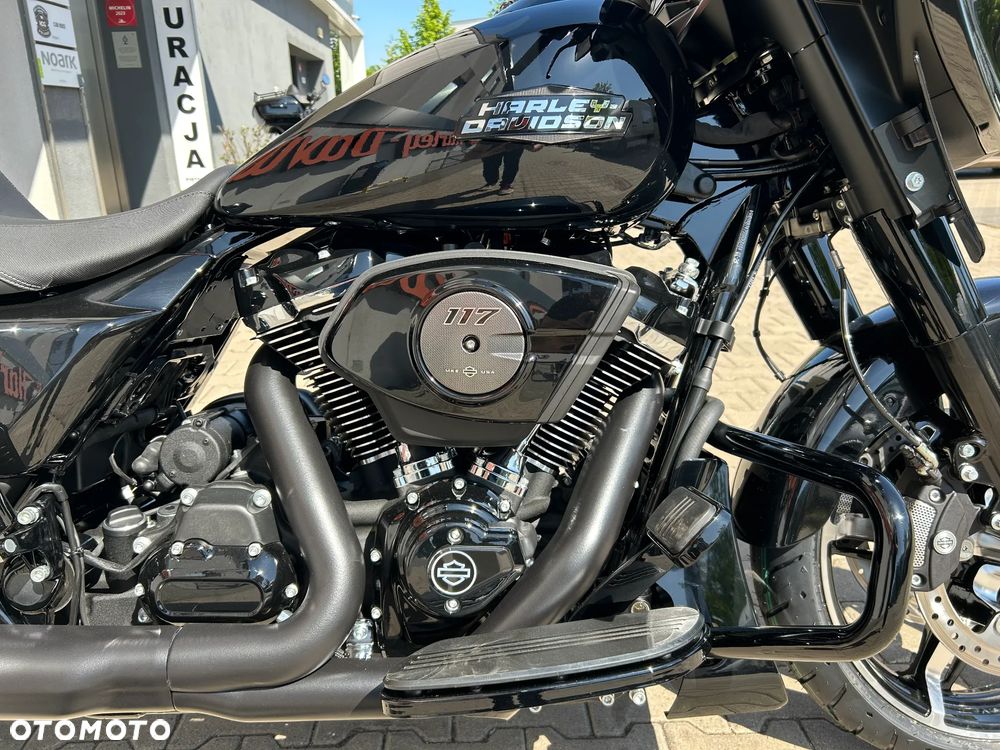Harley-Davidson Touring Street Glide - 11