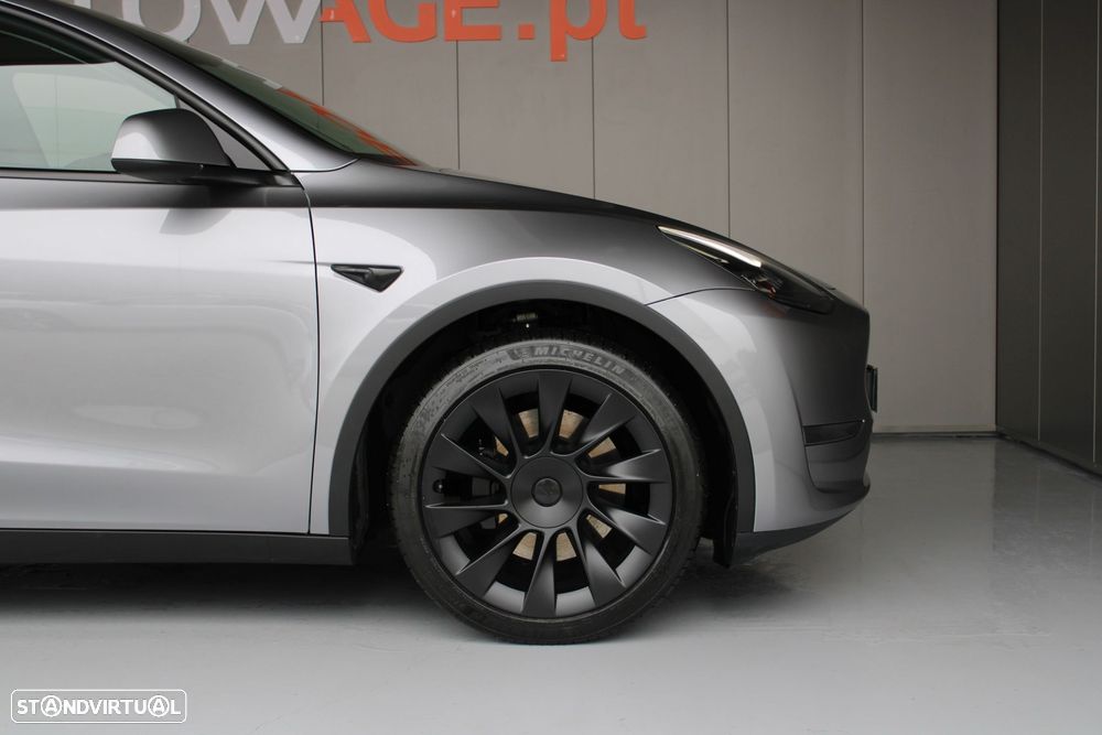 Tesla Model Y Long Range Dual Motor AWD - 19