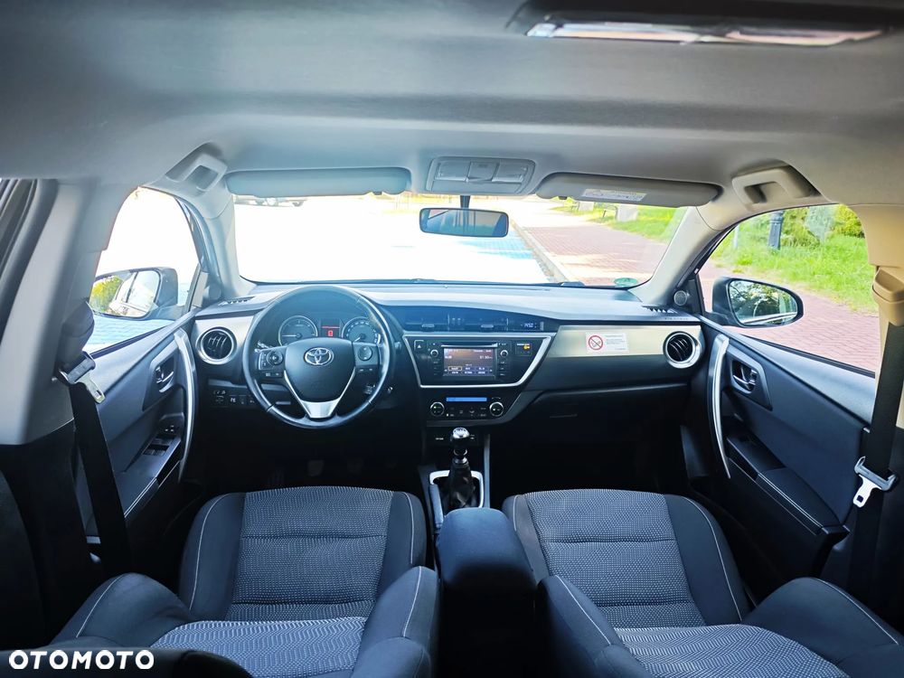 Toyota Auris 2.0 D-4D Premium Comfort - 33