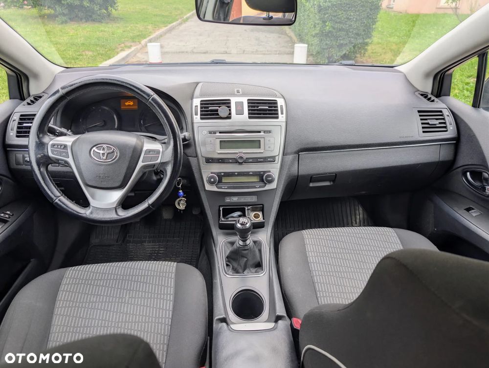 Toyota Avensis 1.6 Premium - 9
