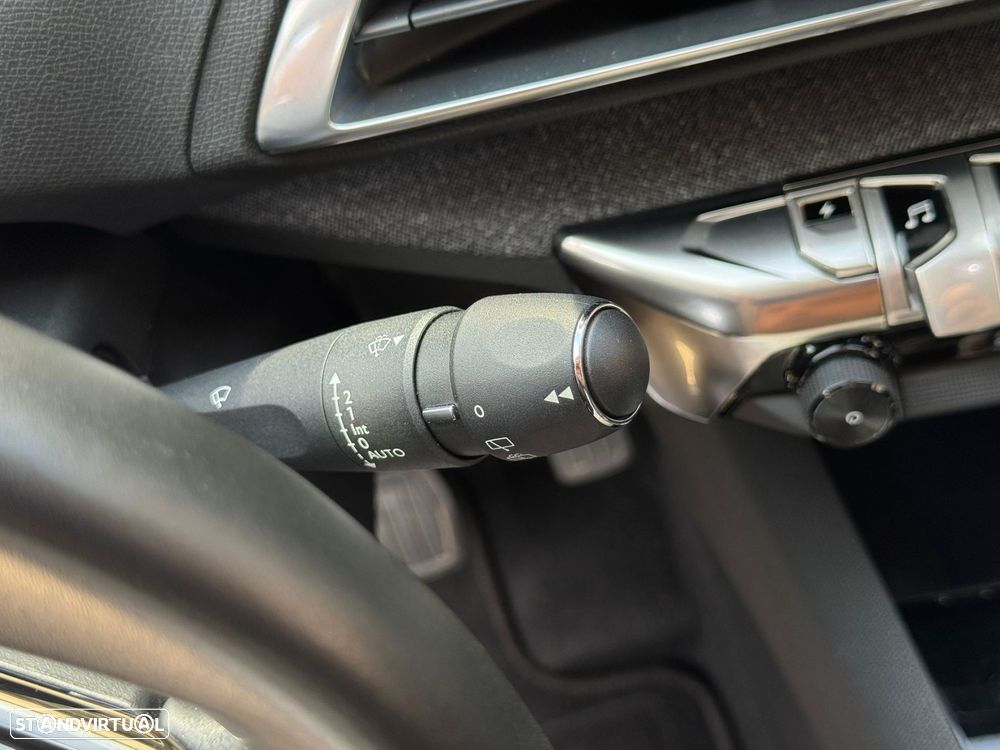 Peugeot 3008 1.6 Hybrid4 Allure Pack e-EAT8 - 11