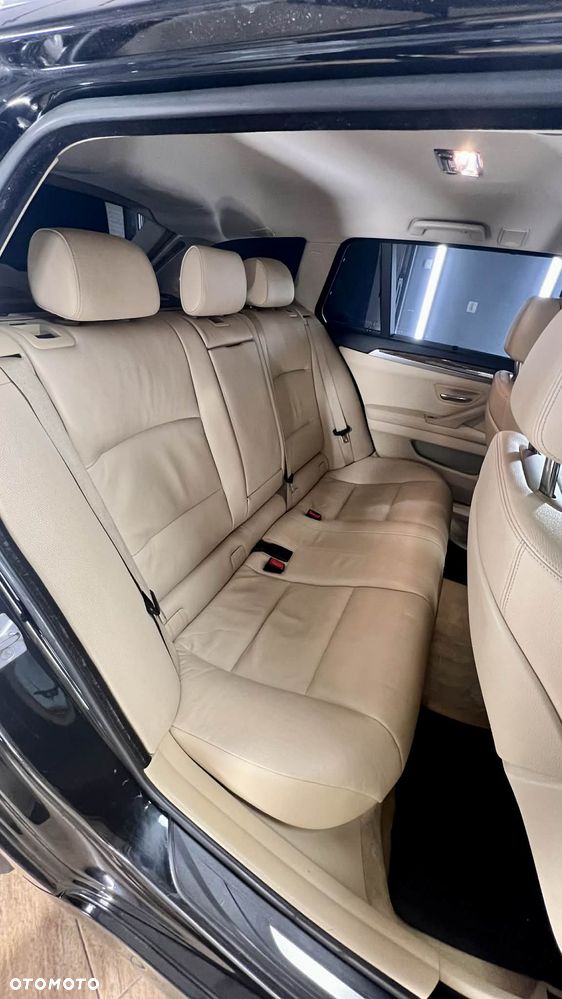 BMW Seria 5 530d xDrive Sport-Aut Modern Line - 19