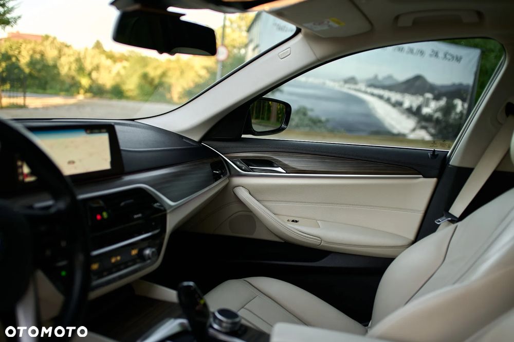 BMW Seria 5 525d Luxury Line - 21