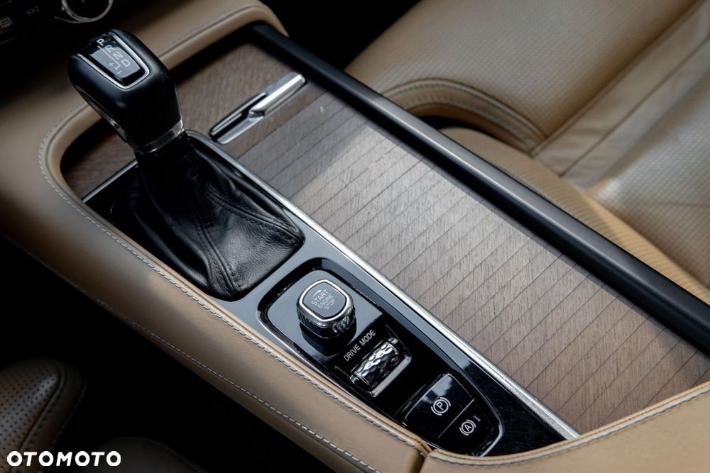 Volvo V90 D4 Inscription - 17