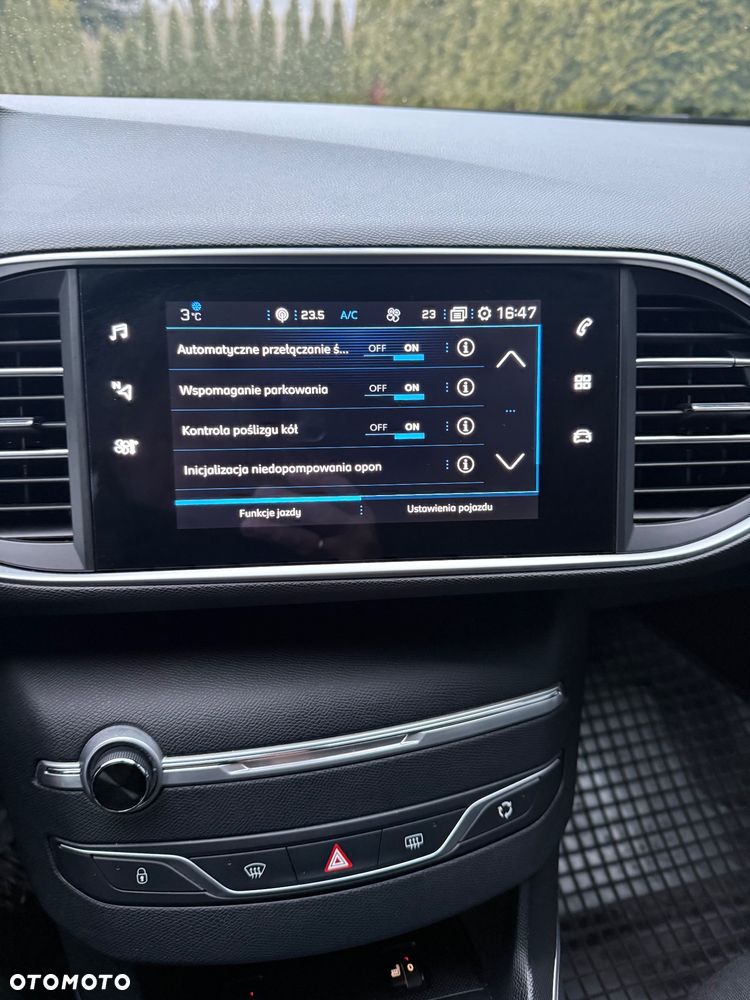 Peugeot 308 BlueHDi 130 Stop & Start Allure Business-Paket - 17