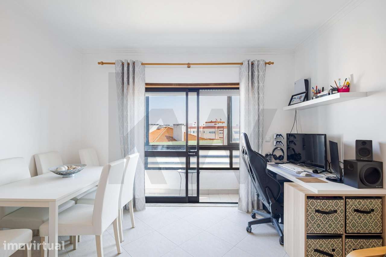 Apartamento T2 com varanda, garagem e arrecadação em Monte Abraão - Grande imagem: 4/25
