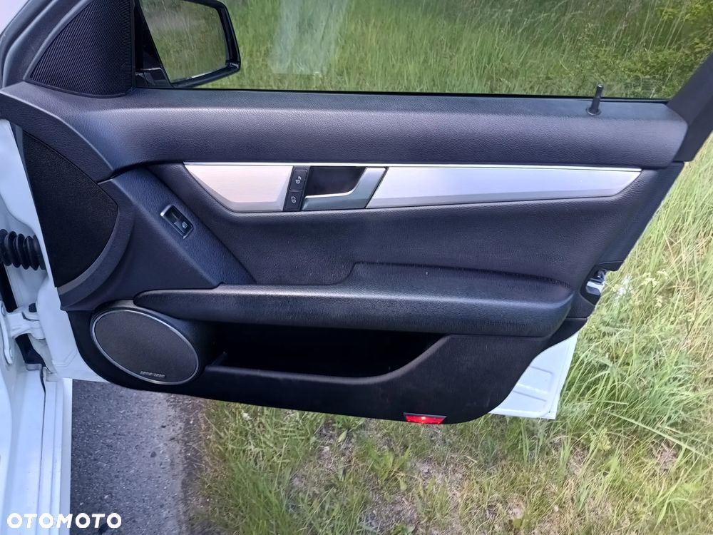 Mercedes-Benz Klasa C 350 T (BlueEFFICIENCY) 7G-TRONIC Avantgarde - 34