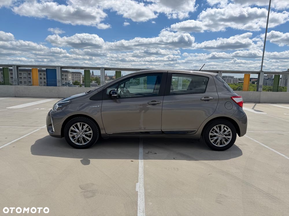Toyota Yaris Hybrid 100 Premium - 2