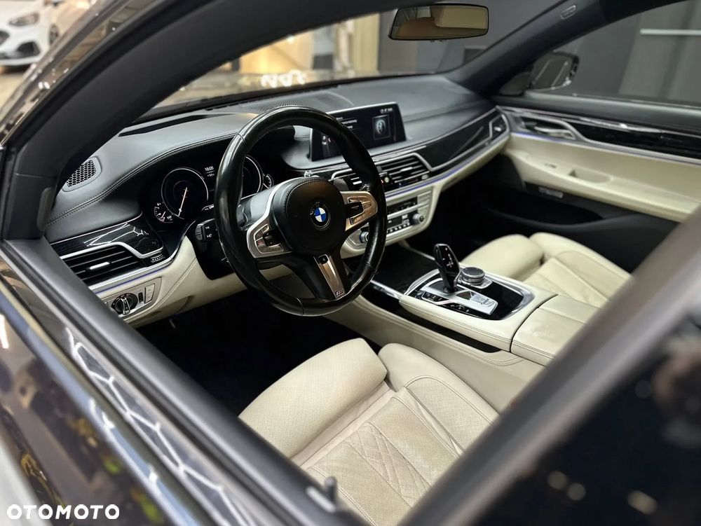 BMW Seria 7 750i xDrive - 11