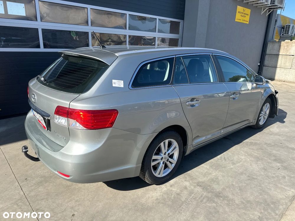 Toyota Avensis 2.0 Premium MS - 6