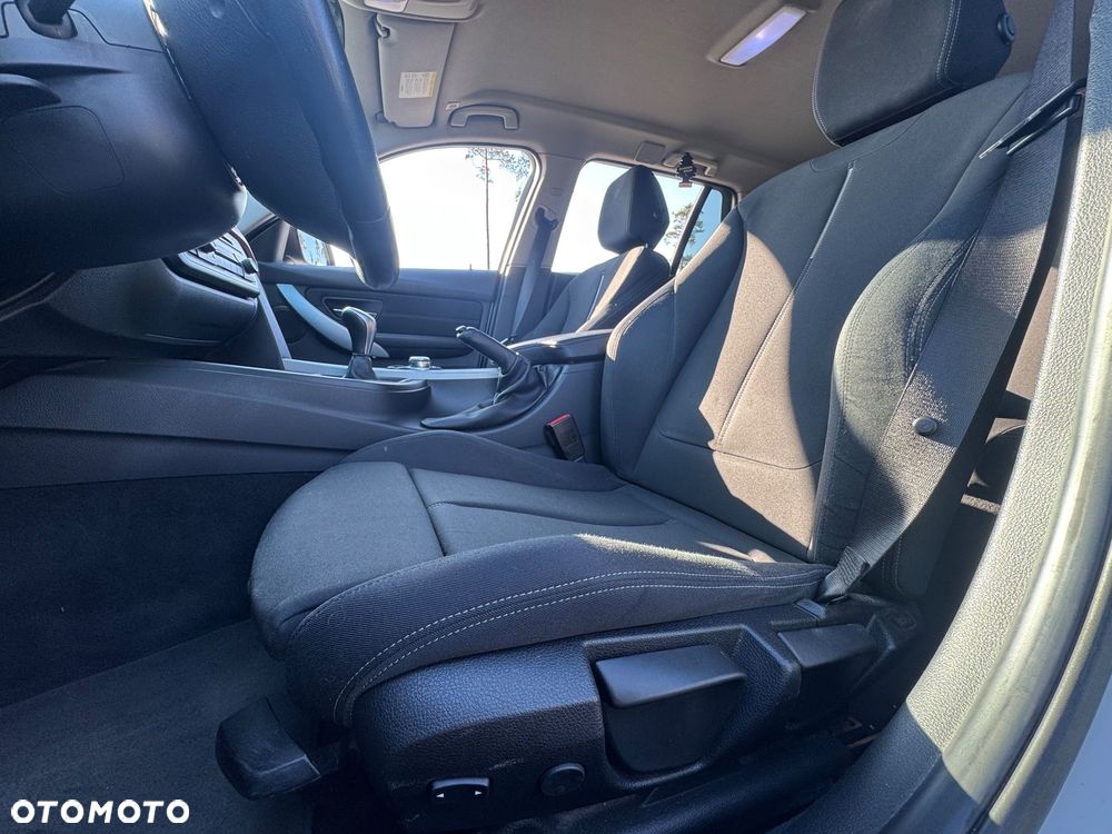 BMW Seria 3 318d Sport Line - 15
