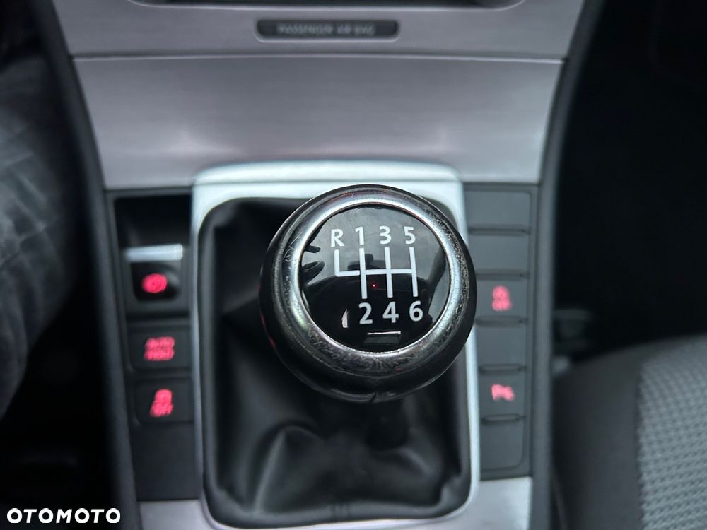 Volkswagen Passat 1.6 TDI BMT Comfortline - 34