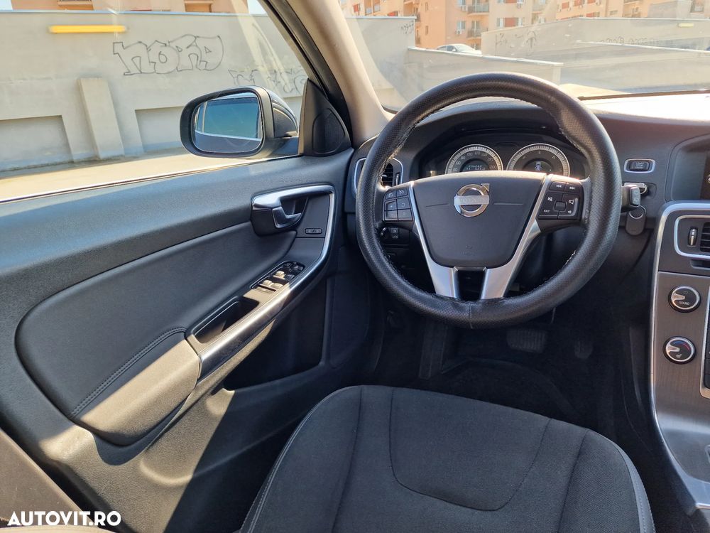 Volvo V60 D5 Geartronic Momentum - 10