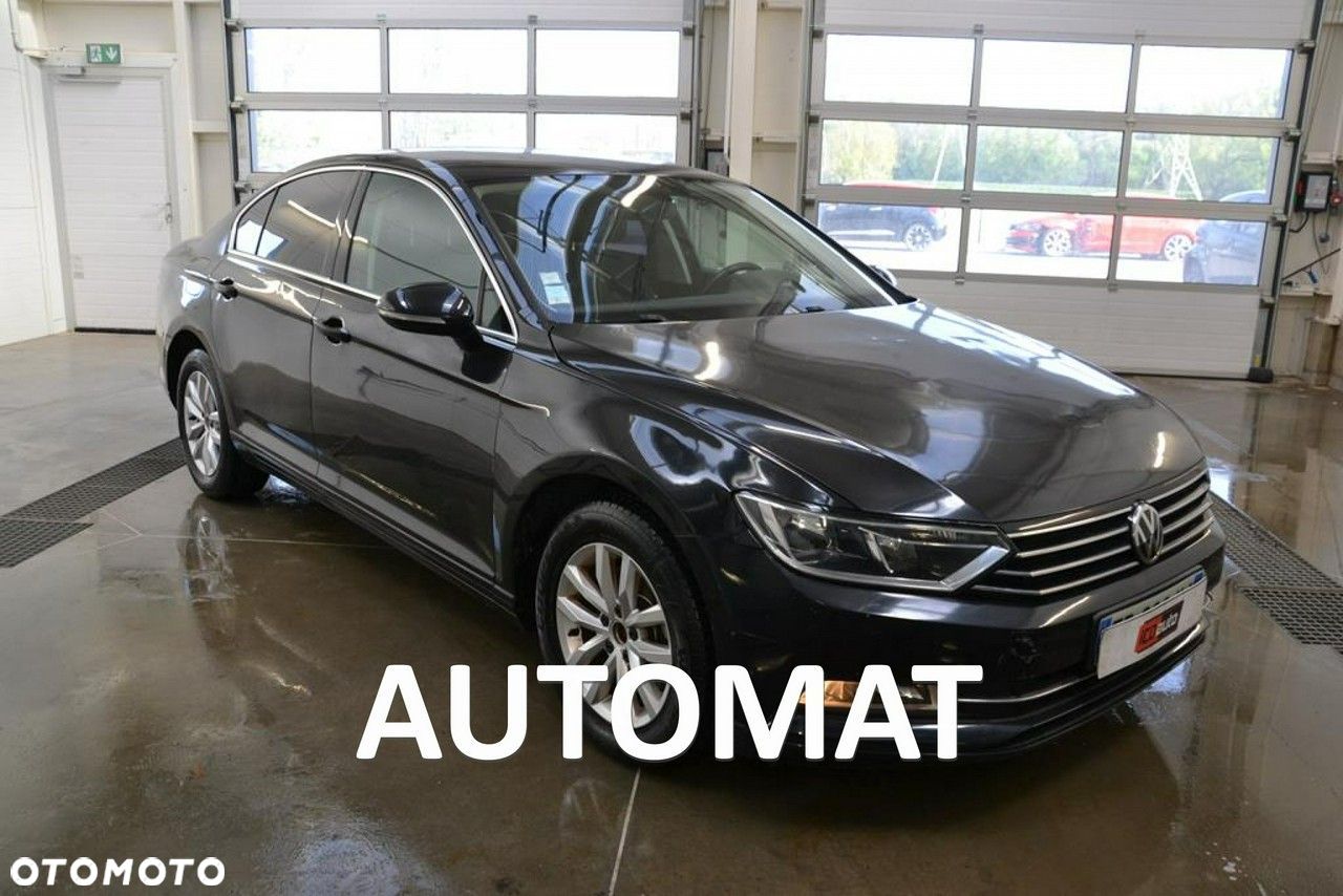Volkswagen Passat - 1