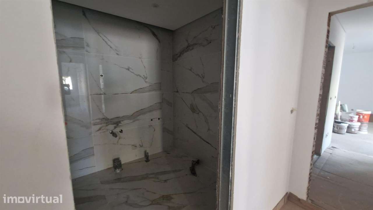 Apartamento T3 1ºandar - A , com garagem e parqueamento. - Grande imagem: 3/39