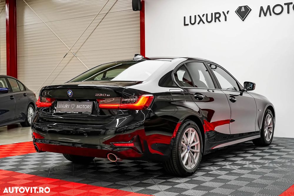 BMW Seria 3 330e Aut. Sport Line - 14