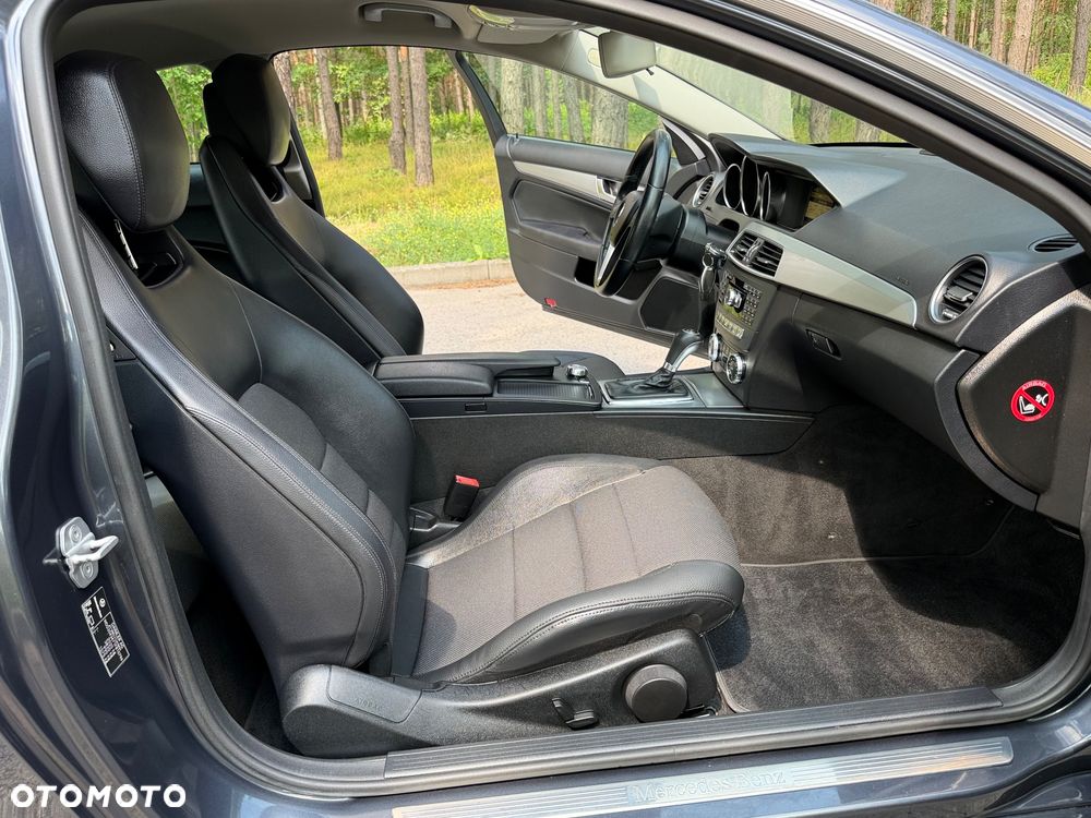 Mercedes-Benz Klasa C 250 CGI BlueEff - 25