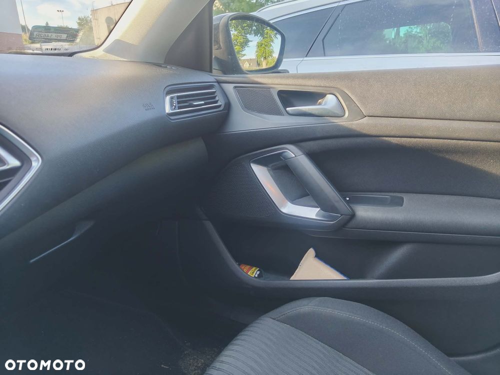 Peugeot 308 - 8