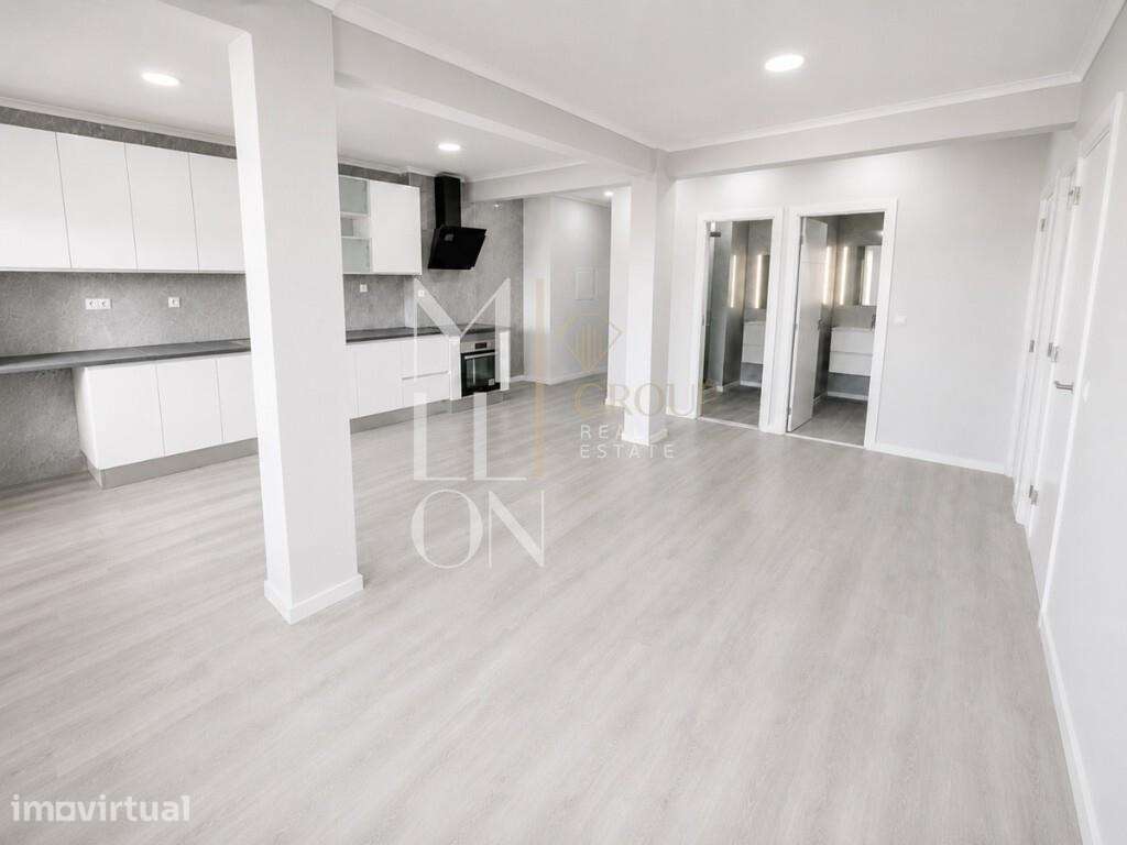 T2 remodelado com open space, 2 WC, marquise e arrecadação de 18 m2 em - Grande imagem: 2/23