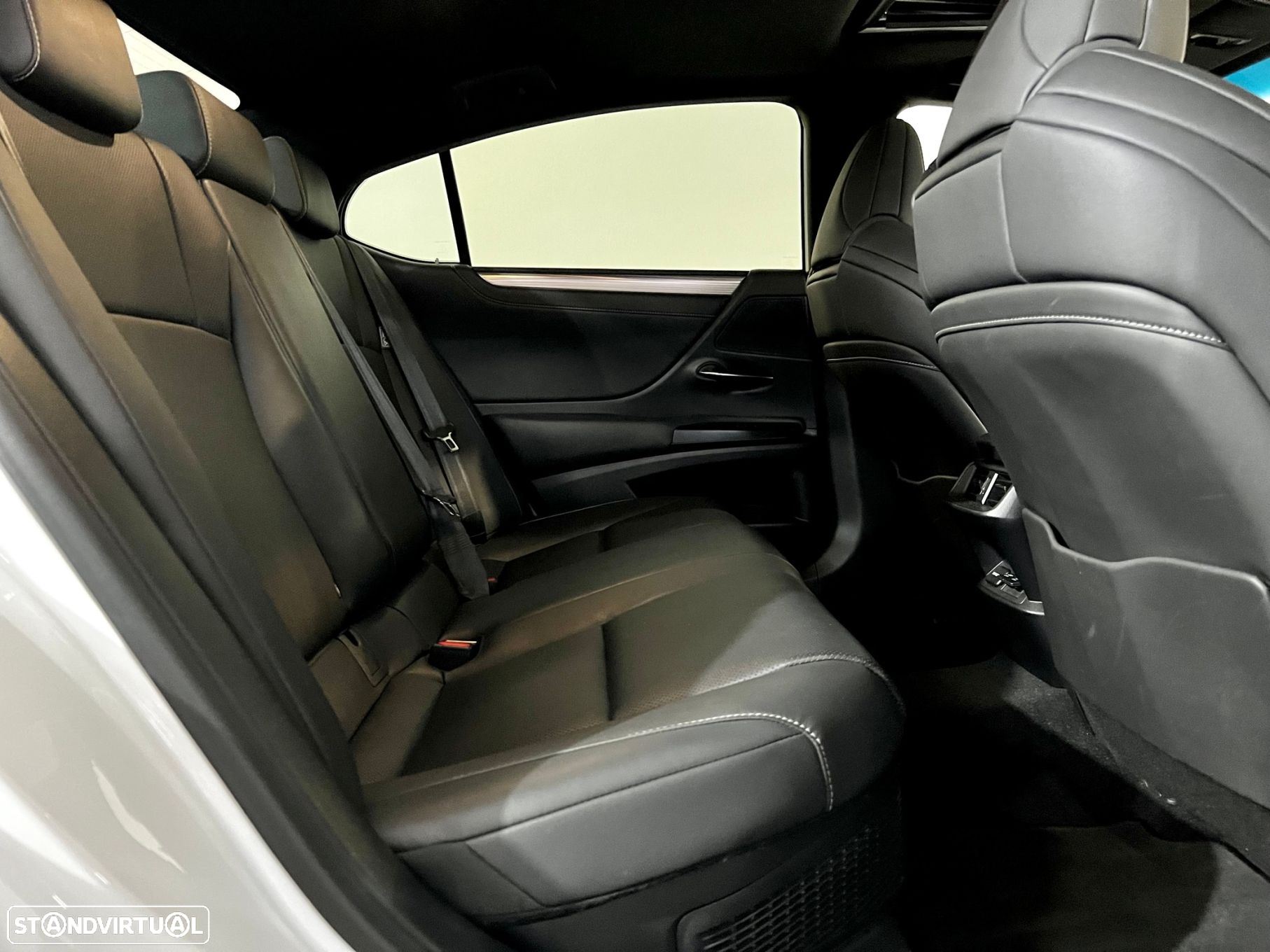 Lexus es-300h F Sport+ - 30