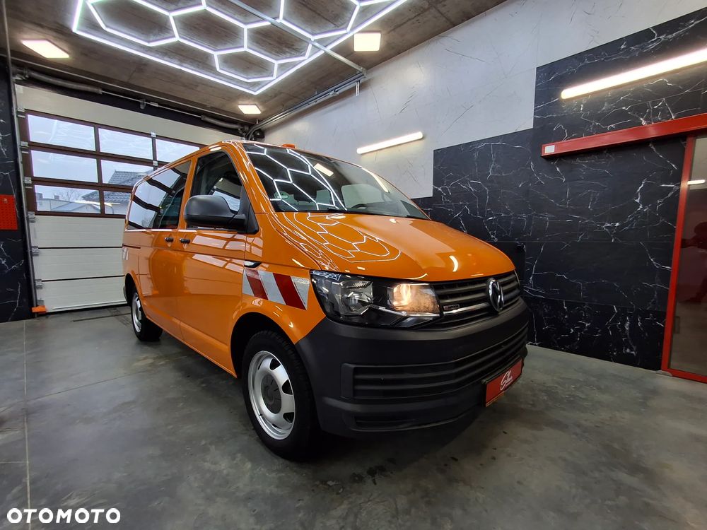 Volkswagen T6 Tansporter 4 MOTION Napęd 4x4 Webasto Klimatyzacja Grzane Fotele Hak Najmocniejsza Wersja 204 KM Pomarańczowy Służba Drogowa 9 Miejsc W Dowodzie - 1