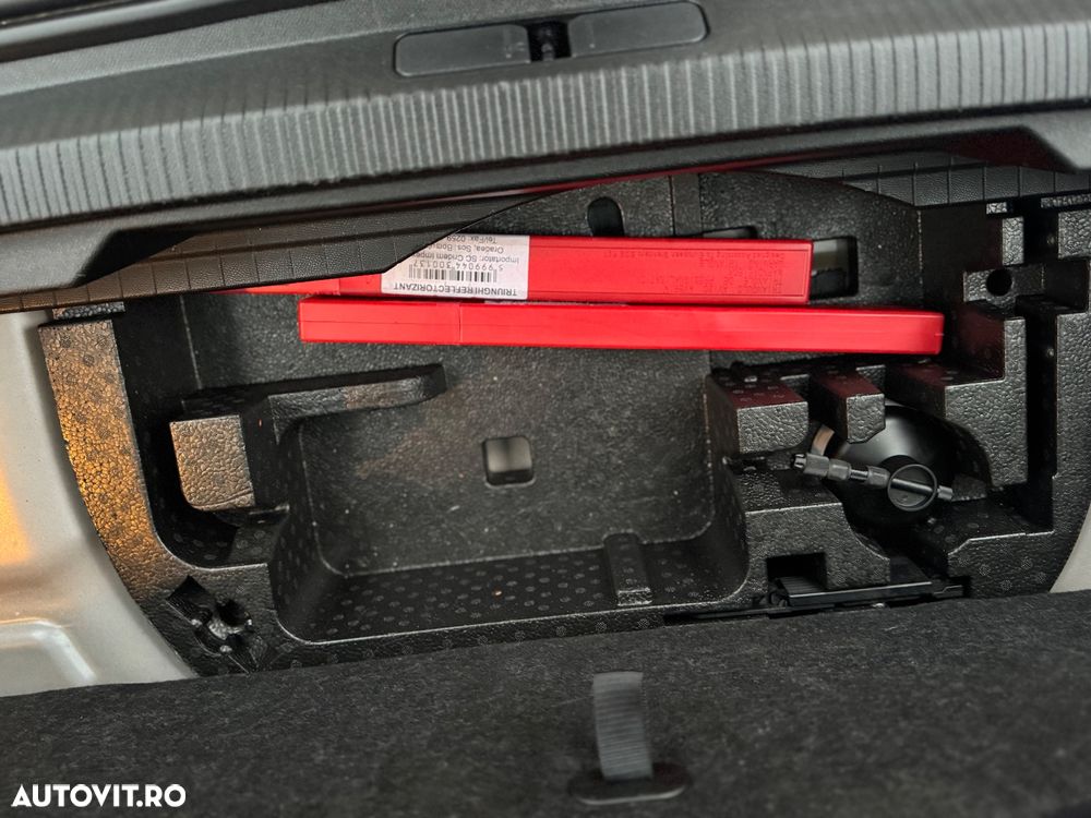 Peugeot 2008 e-2008 Allure - 30