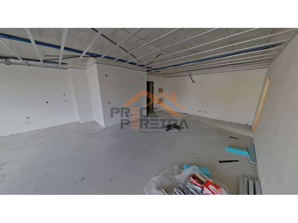 Apartamento T3, localizado em Santo António dos Cavaleiros. - Grande imagem: 3/18