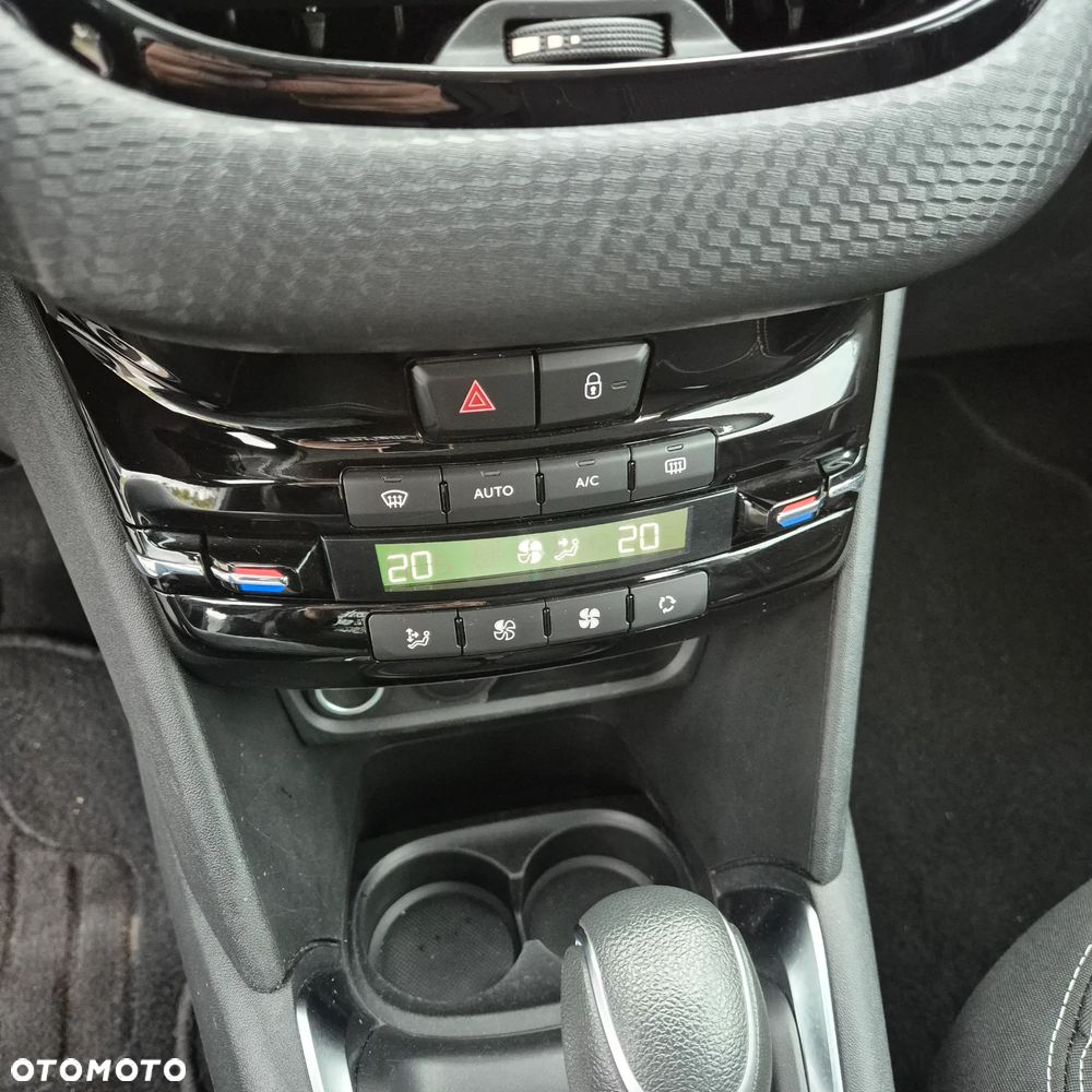 Peugeot 208 1.2 PureTech Allure S&S EAT6 - 31