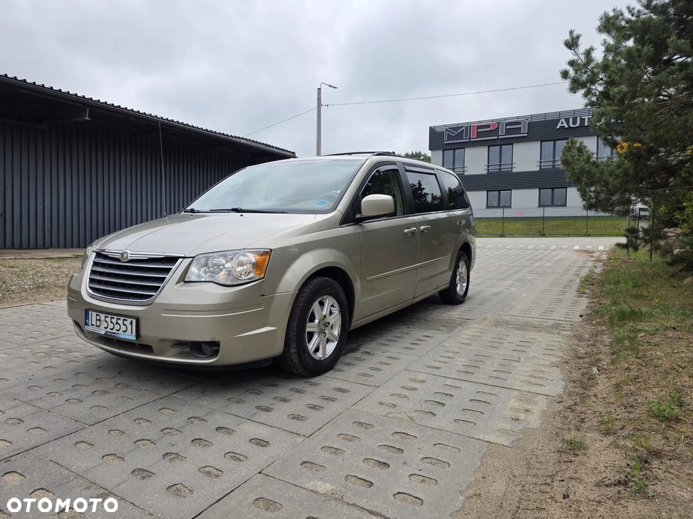 Chrysler Town & Country - 2