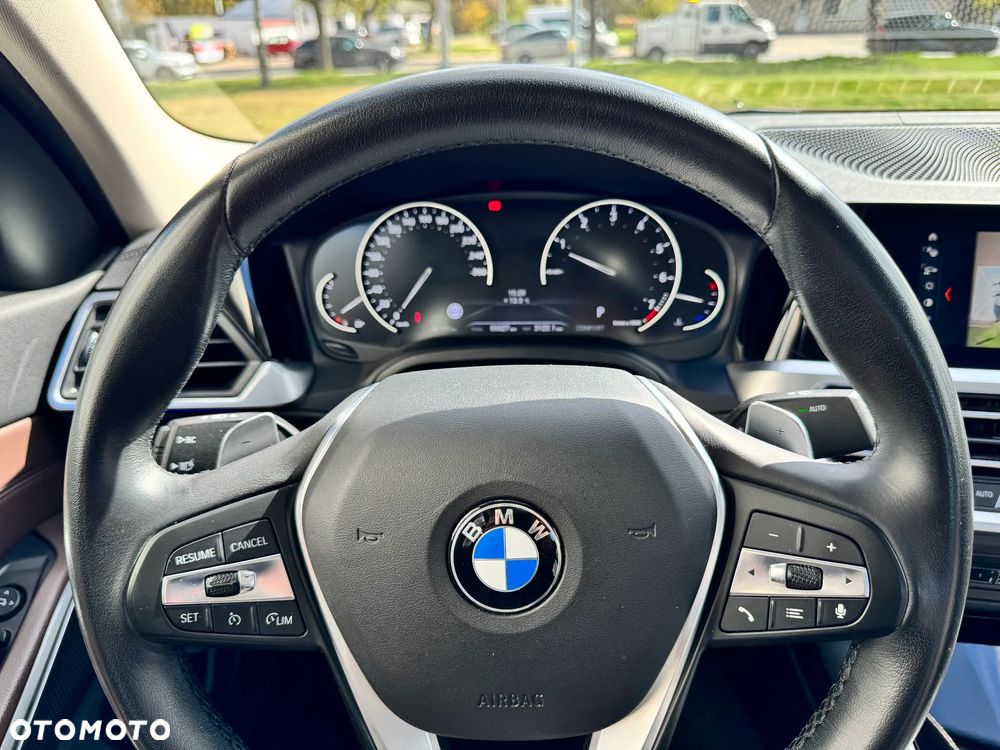BMW Seria 3 320i Luxury Line sport - 10