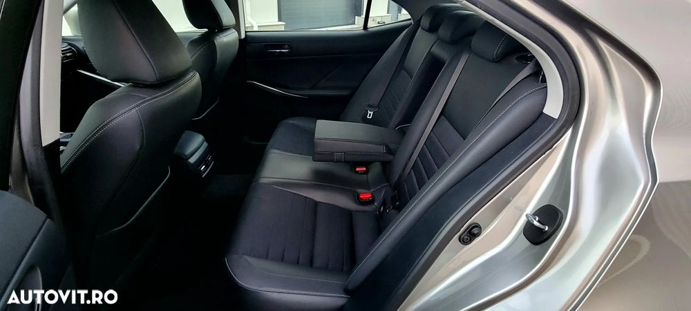 Lexus Seria IS 300h BusinessEdition - 16