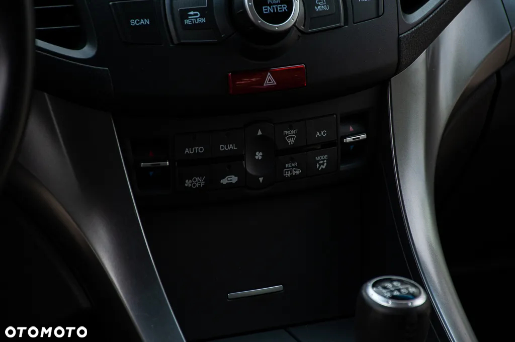 Honda Accord 2.0 Executive - 31