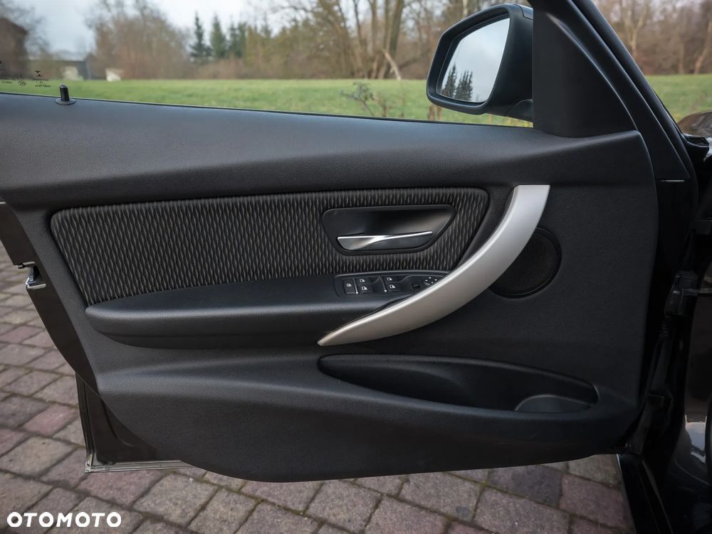 BMW Seria 3 320i Advantage - 28