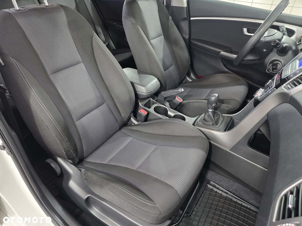 Hyundai i30 1.4 Fifa World Cup Edition - 25