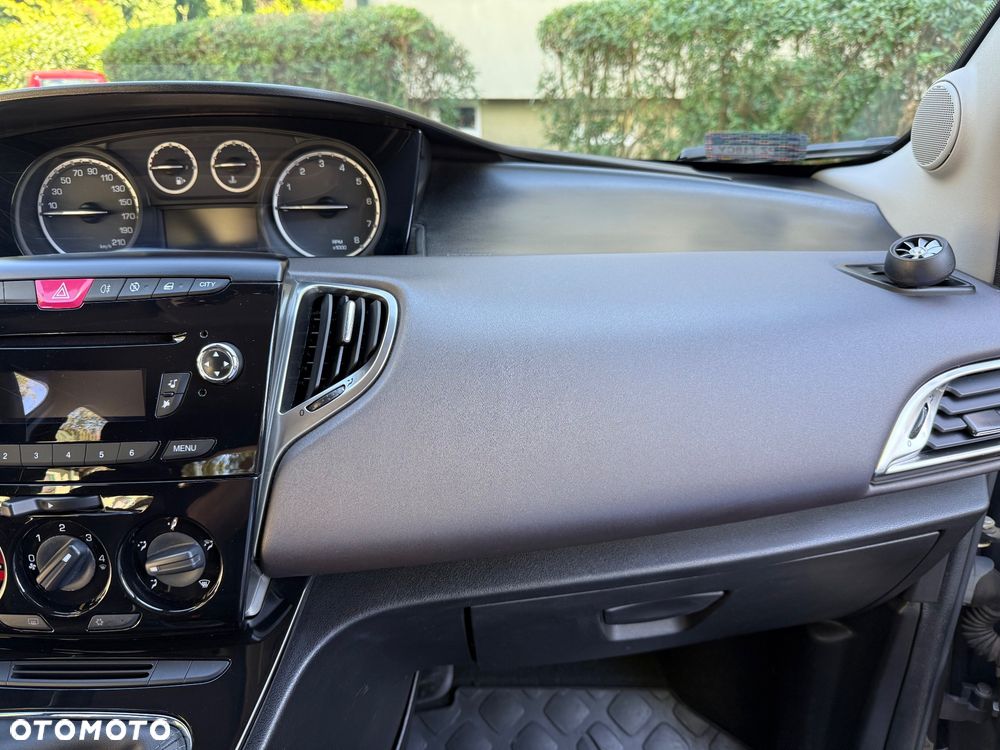 Lancia Ypsilon 1.2 8V Silver S&S - 16