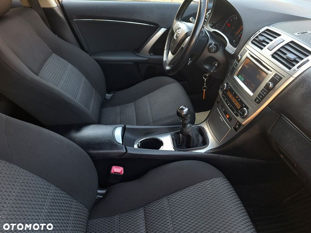 Toyota Avensis - 11
