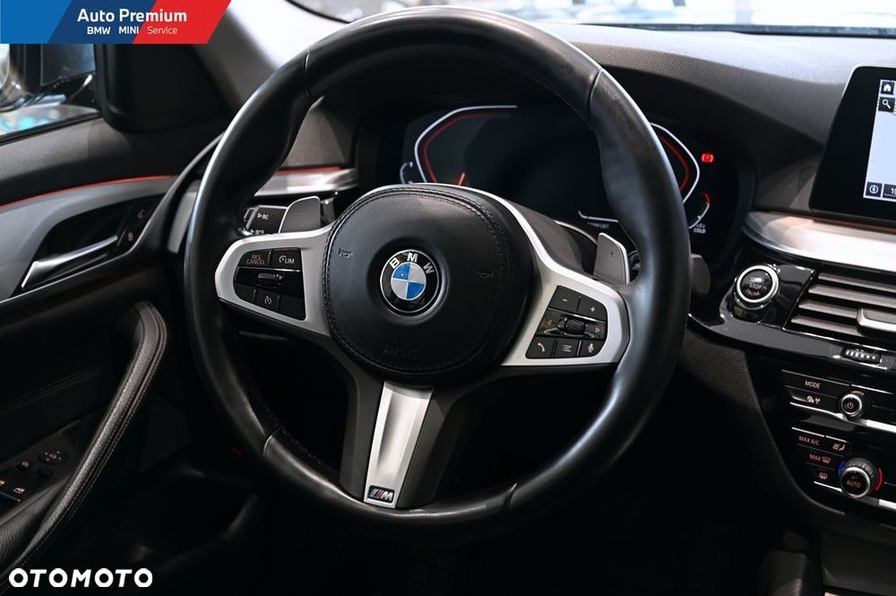 BMW Seria 5 520d xDrive - 14