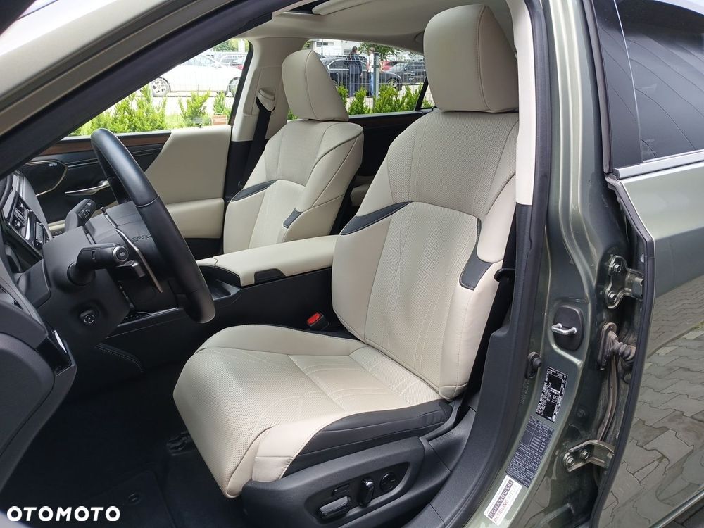 Lexus ES 300h Prestige - 16